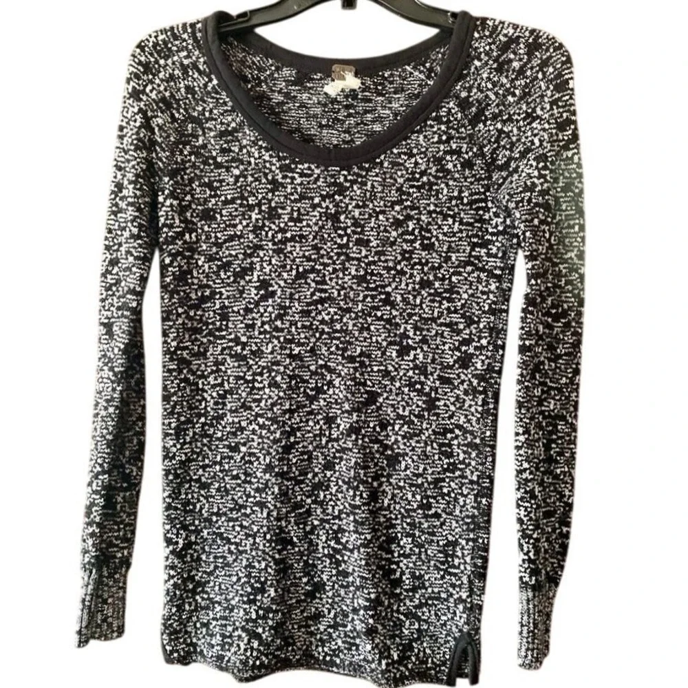 We The‎ Free Black White Knit Sweater Long Sleeve Crew Neck Ribbed Cuffs Size XS